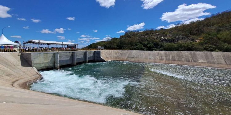 Ceará volta a receber água do Rio São Francisco após acionamento de novo sistema de bombeamento