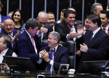 Comemoração da aprovação em primeiro turno da Reforma Tributária na Câmara dos Deputados (Foto Lula Marques/Agência Brasil)