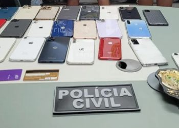 Mais de 30 celulares furtados foram apreendidos em Juazeiro do Norte neste sábado (15) (Foto: Polícia Civil do Crato)