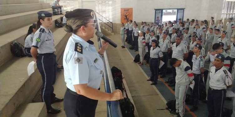 Prefeituras do Ceará decidem manter modelo de escola cívico-militar