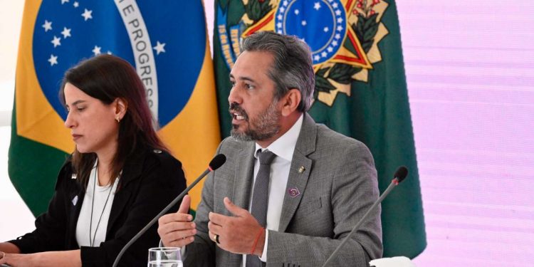 Em reunião com Governo Federal, Elmano defende regulamentação urgente do hidrogênio verde