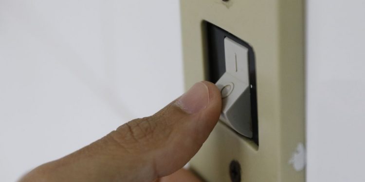 Bandeira tarifária seguirá verde em agosto, sem cobrança adicional na conta de luz, diz Aneel