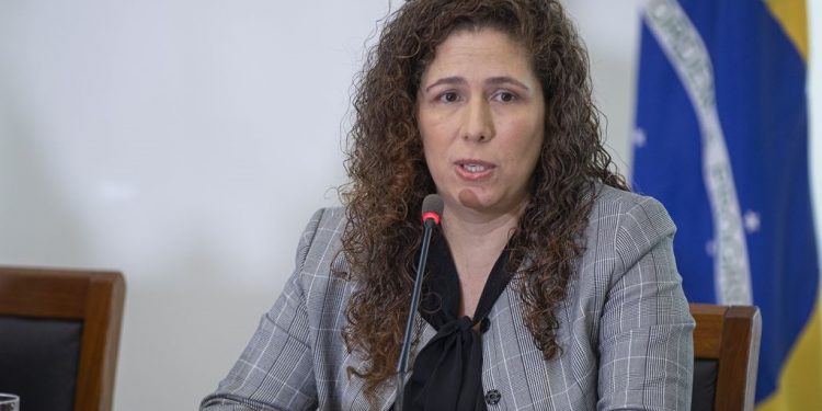 Concursos públicos: governo anuncia mais 3 mil vagas com salários de até R$ 21 mil