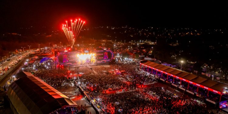 Henrique e Juliano estreia no Festival Expocrato em noite de muita emoção