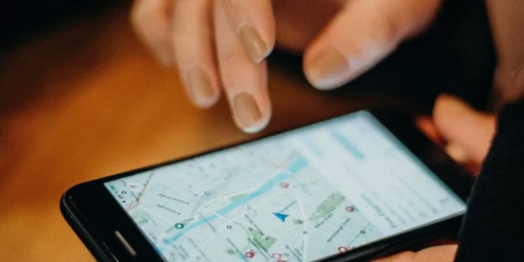 Google Maps coleta infomações como buscas, áreas do mapa que usuário olhou, rotas e mais (Foto: Cottonbro/Pexels)