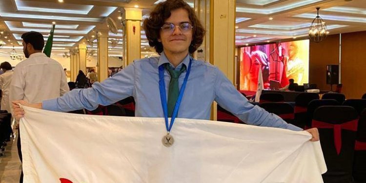 Estudante de Juazeiro do Norte conquista medalha de prata em ‘Copa do Mundo’ de Física, no Paquistão