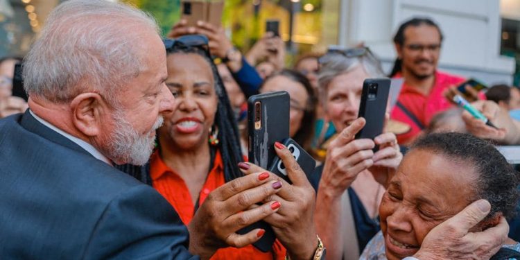 Lula alcança maior nível de confiança em um presidente desde 2012, aponta pesquisa Ipec