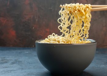 A verdade sobre o miojo! Ele realmente faz tão mal assim?