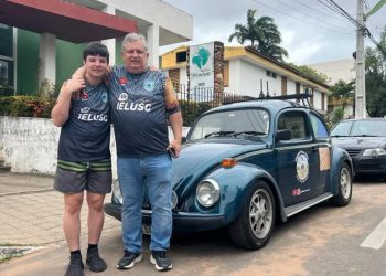 Pai e filho viajam 4 mil quilômetros para conhecer fósseis de dinossauros no Crato (Foto: Patrícia Silva/TVM)