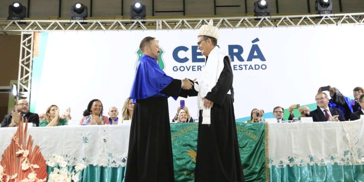 Na Urca, Elmano de Freitas reforça compromisso com as universidades estaduais