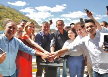 Yuri do Paredão (PL) no evento no lançamento do novo sistema de bombas da transposição do Rio São Francisco (Foto: Reprodução/Instagram)