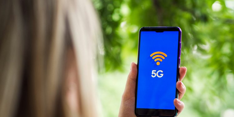 Após quase um ano da chegada do 5G ao Ceará, só três municípios contam com 100% da cobertura