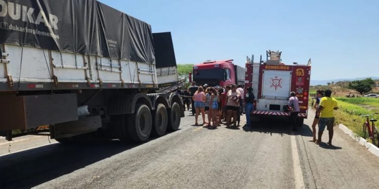 Movido a ‘rebite’, caminhoneiro perde controle e causa acidente com 5 veículos em Icó
