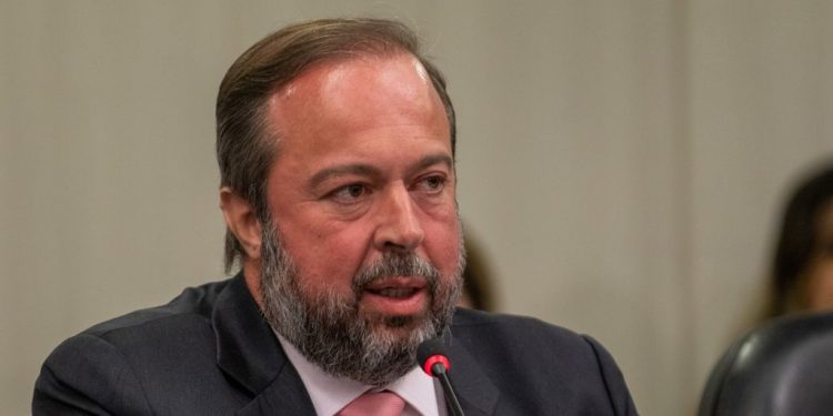 Ministro diz que apagão foi devido a sobrecarga no Ceará e pede que PF e Abin investiguem