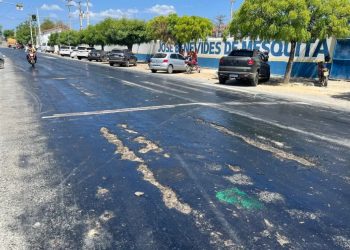 Calorão derrete até o asfalto em Santa Quitéria (Foto: Thiago Rodrigues/A Voz de Santa Quitéria)