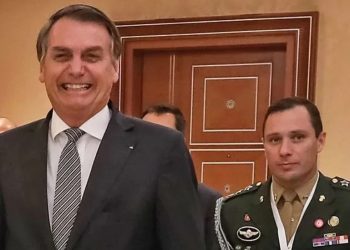 Jair Bolsonaro e Mauro Cid (Foto: Reprodução)