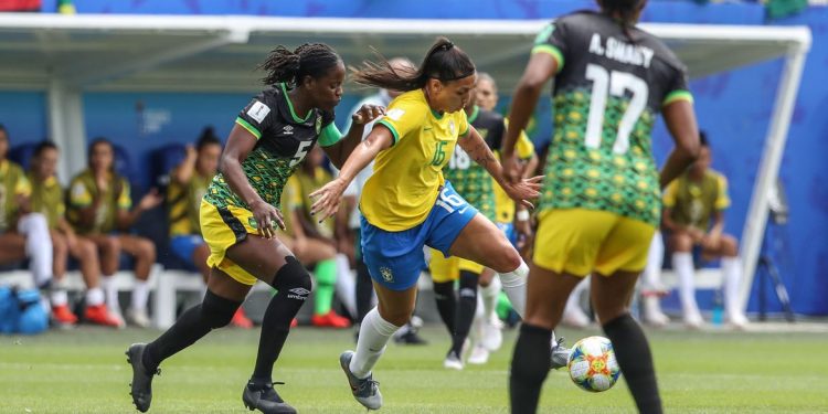Brasil enfrenta Jamaica precisando de vitória para chegar às oitavas