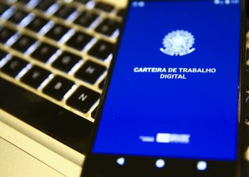 O contingente de trabalhadores com carteira assinada no setor privado atingiu patamar recorde (39,6 milhões), segundo o IBGE (Foto: Marcelo Camargo/Agência Brasil)