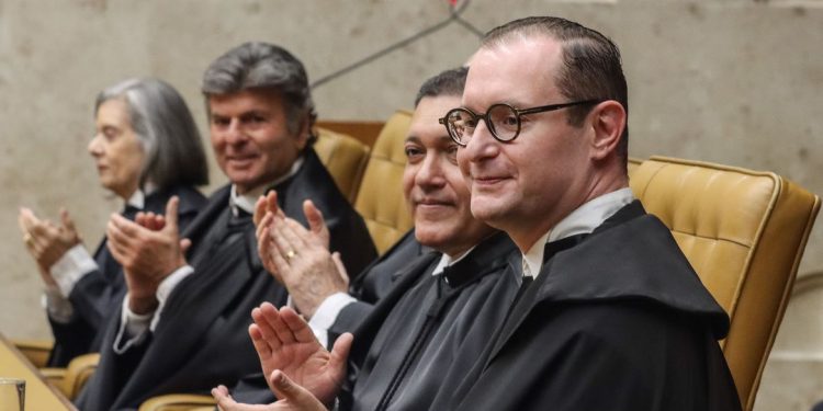 Cristiano Zanin é empossado no cargo de ministro do STF