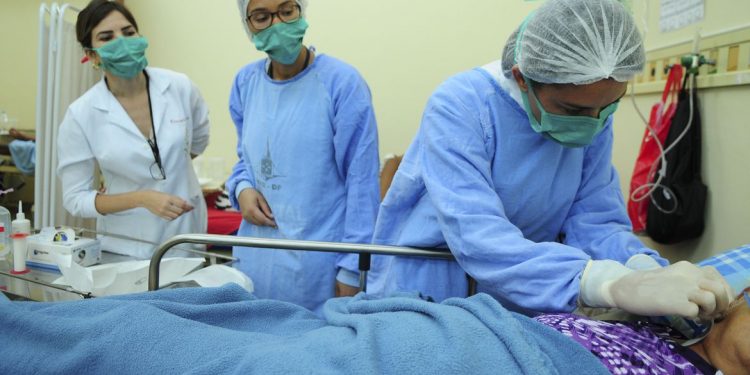 Ministério da Saúde faz repasse para pagamento do piso da enfermagem