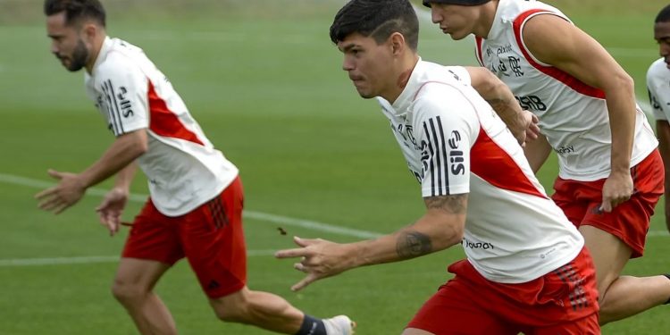 Flamengo encara Olimpia fora de casa para avançar às quartas na Libertadores