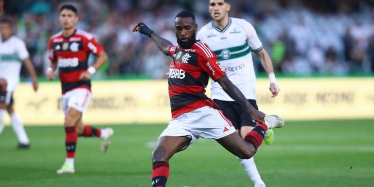 Flamengo vence Coritiba com golaço de Gerson aos 49 minutos do 2º tempo