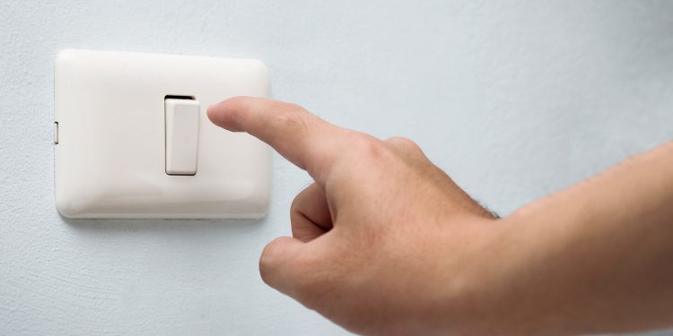 Após apagão, energia retorna em todo o Ceará