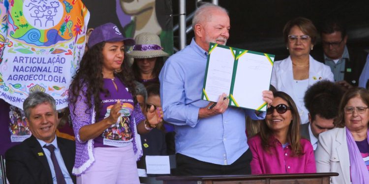 Lula cria pacto nacional de prevenção a feminicídios