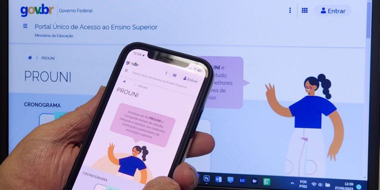 ProUni abre prazo para selecionado apresentar documentação; saiba data