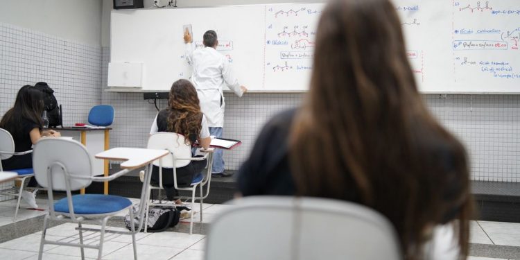 Secretários de Educação pedem aplicação do novo ensino médio em 2025