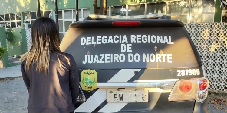 Mulher é presa em Juazeiro do Norte em cumprimento a mandado de prisão preventiva por tráfico de drogas