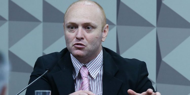 Hacker Delgatti é condenado a 20 anos de prisão por invasão de contas da Lava Jato