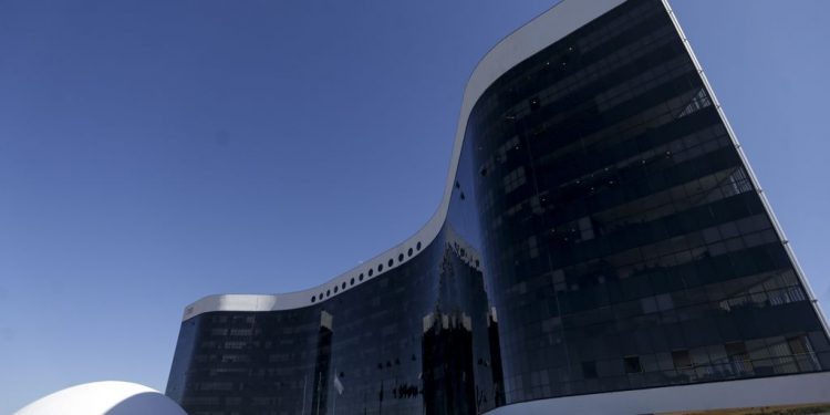 TSE decide excluir Forças Armadas do grupo de fiscalização das eleições