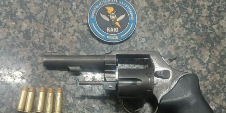 BPRaio apreende arma de fogo e munições na comunidade do Gesso em Crato