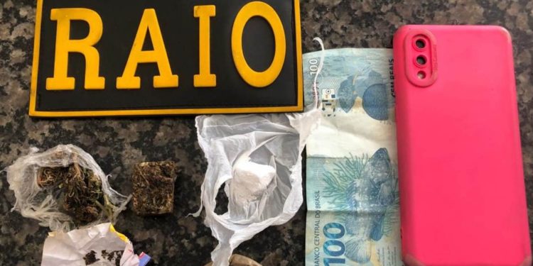 Crato: Jovem é detido pelo BPRaio em posse de 16 gramas de maconha e 4 gramas de cocaína