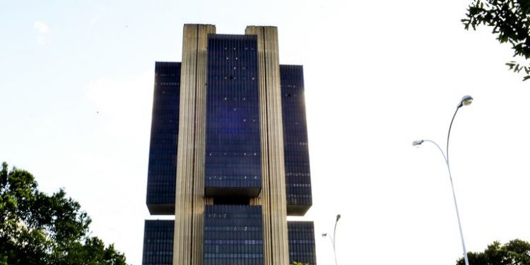 Copom faz novo corte na taxa básica de juros, e Selic cai de 13,25% para 12,75%