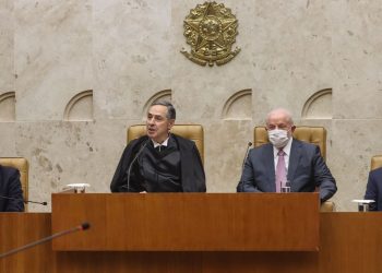 O ministro Barroso e o presidente Lula durante a cerimônia de posse do ministro Luís Roberto Barroso, no cargo de presidente do Supremo Tribunal Federal (STF) (Foto: Valter Campanato/Agência Brasil)