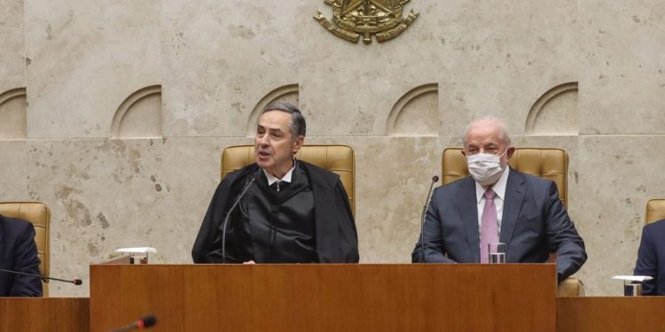 ”Democracia venceu”, diz Barroso em posse como presidente do STF