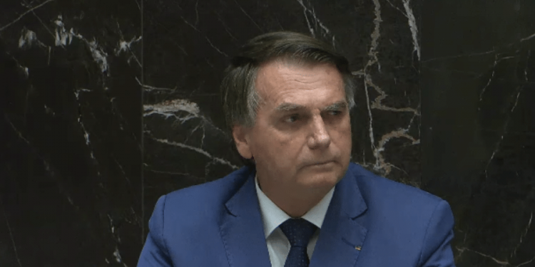 Bolsonaro se apropriou indevidamente de 128 presentes, diz TCU