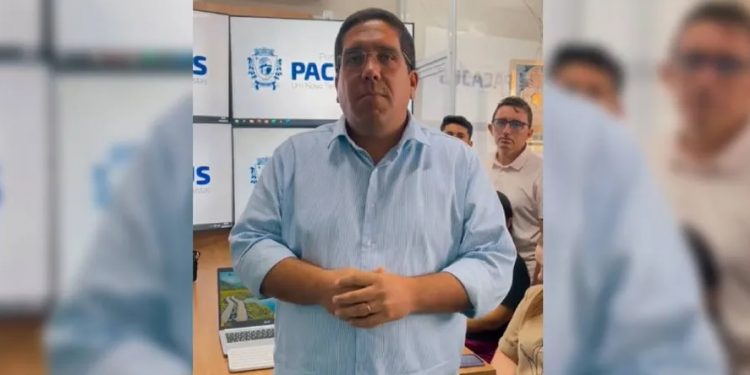 Prefeito que exigiu trabalho ‘voluntário’ para universitários usarem ônibus é cassado por nepotismo