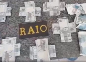 Mulheres foram presas com R$ 126 mil falsos quando entravam em taxi (Foto: Reprodução)