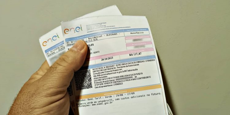 Conta de luz continua sem cobrança extra em outubro