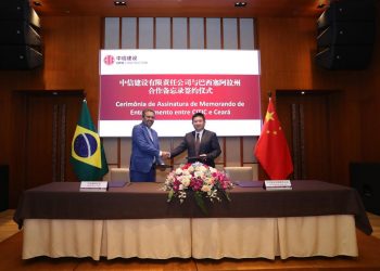 Na China, Elmano de Freitas assina memorando com uma das maiores empresas de construção do mundo