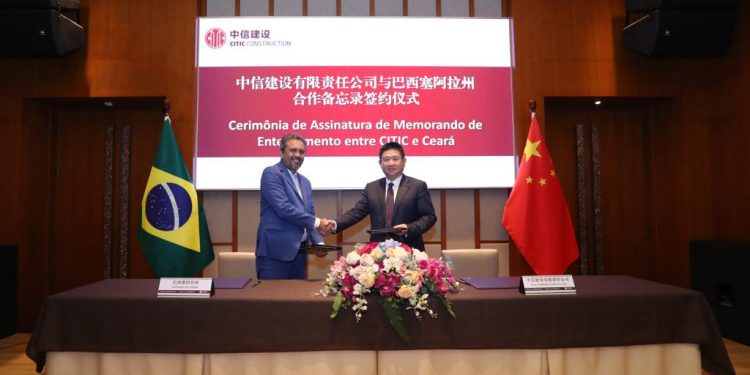 Na China, Elmano de Freitas assina memorando com uma das maiores empresas de construção do mundo