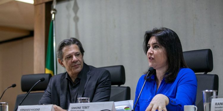 Como ficam salário mínimo, tabela do IR e Bolsa Família no Orçamento 2024