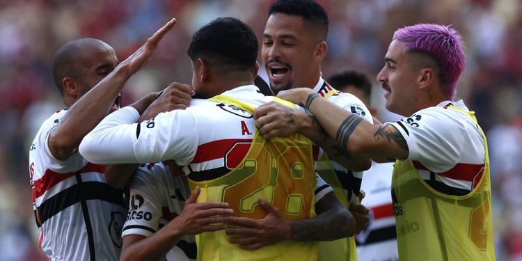 São Paulo faz 1 a 0 no Flamengo e larga na frente na final da Copa do Brasil