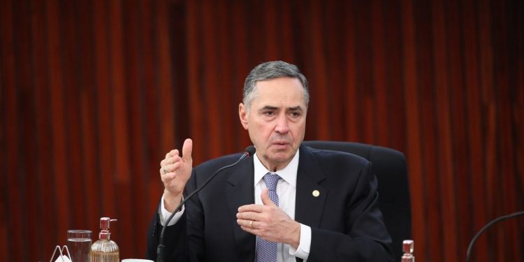 Barroso toma posse na presidência do STF com apresentação de Maria Bethânia e 1,2 mil convidados