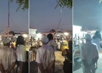 Tronco de duas toneladas tomba durante cortejo religioso em Barbalha e assusta multidão (Foto: Reprodução)