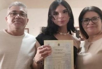 Rebeca Teixeira conseguiu retificação de nome e gênero com apoio dos pais (Foto: Arquivo pessoal)