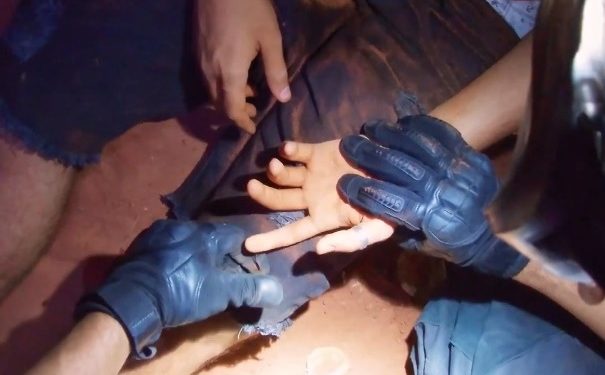 Corpo de Bombeiros resgata jovem que caiu em buraco em Juazeiro do Norte